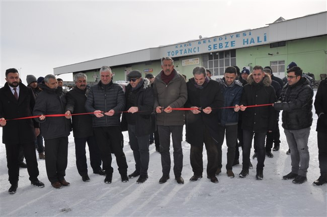 kars-belediyesi-acik-oto-pazari-acildi-(1).jpg