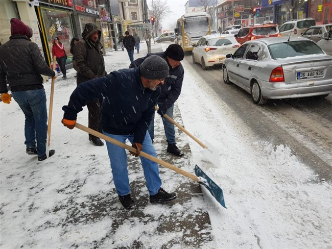 kars-belediyesi-karla-mucadele-ediyor-(3).jpg