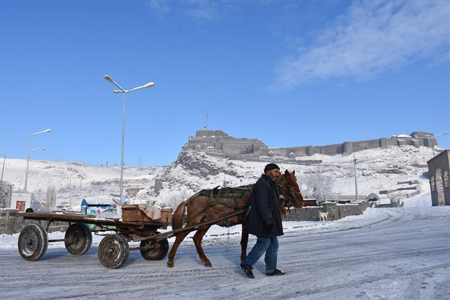 kars’ta-3-koy-yolu-ulasima-kapandi-(4).jpg