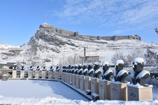 kars’ta-3-koy-yolu-ulasima-kapandi-(3).jpg