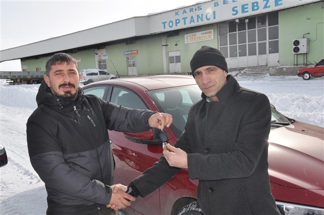 kars-belediyesi-acik-oto-pazari-acildi-(8).jpg