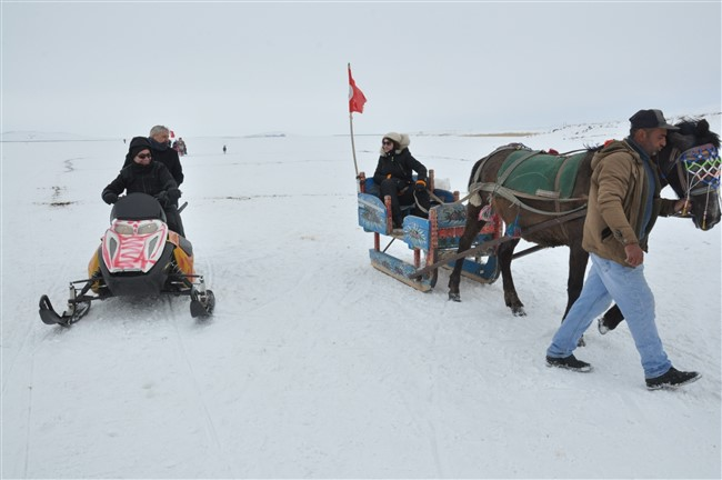 turizmcilerin-yeni-rotasi-cildir-golu-(1).jpg