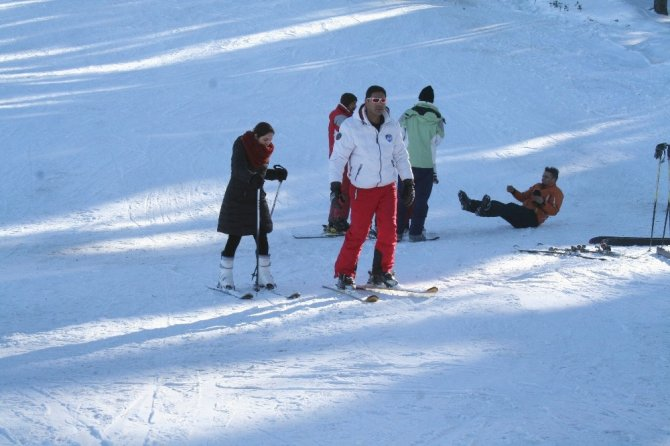 Sarıkamış Cıbıltepe’de kayak keyfi