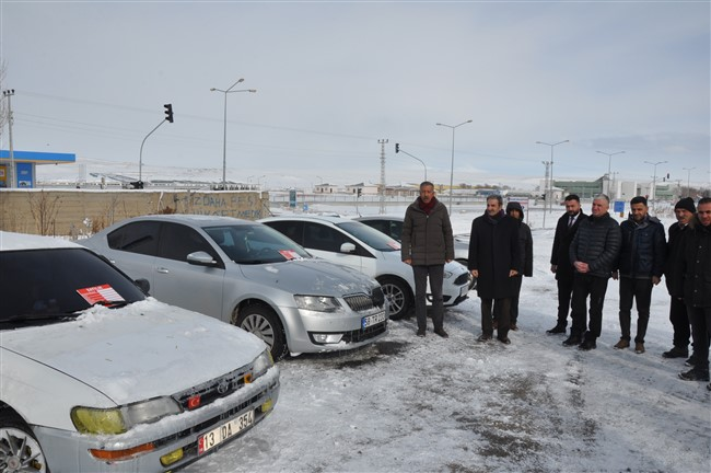kars-belediyesi-acik-oto-pazari-acildi-(3).jpg