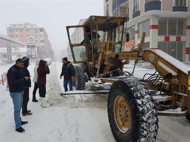 kars-belediyesi-karla-mucadele-ediyor-(5).jpg